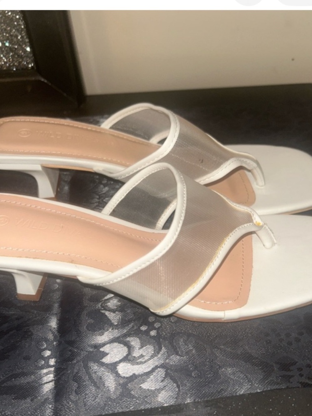 Wild Diva like new white Mesh Thong Slide Sandals - Women size 7